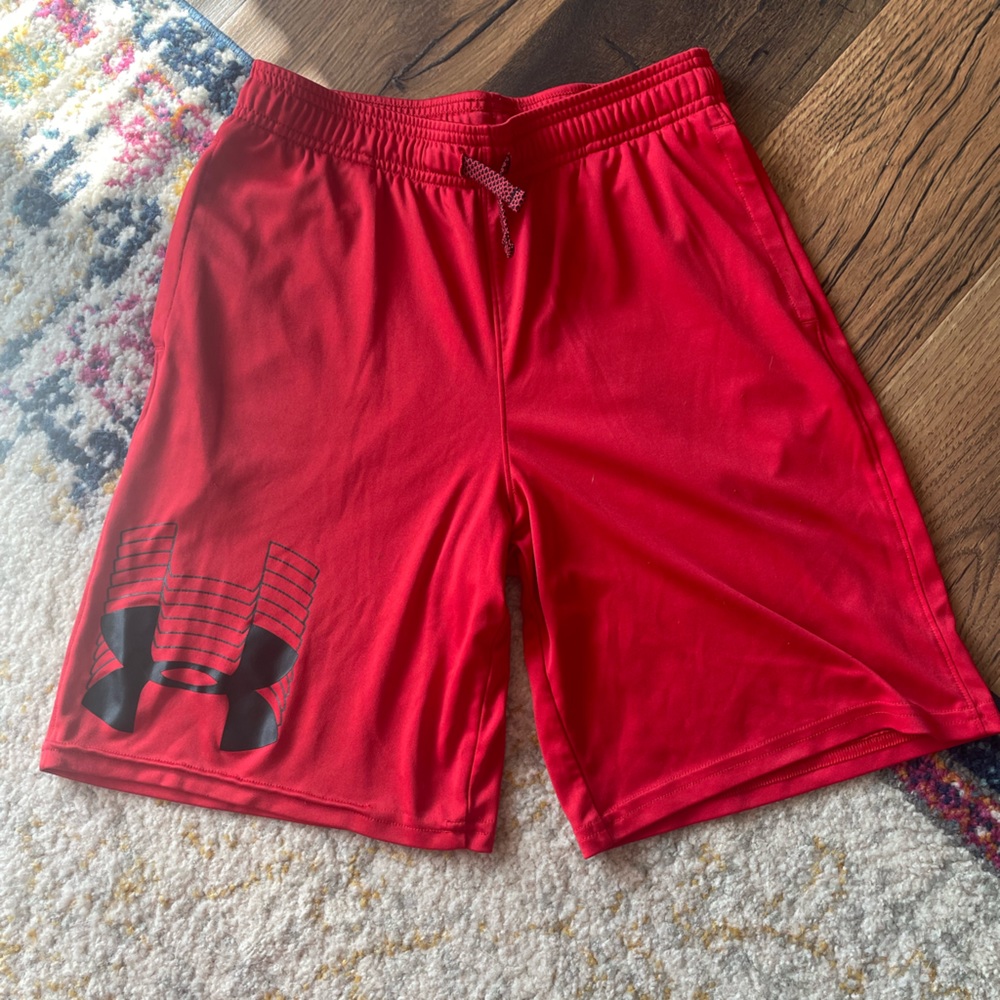 Boys size L Under Armour shorts. 17 inch length with pockets.